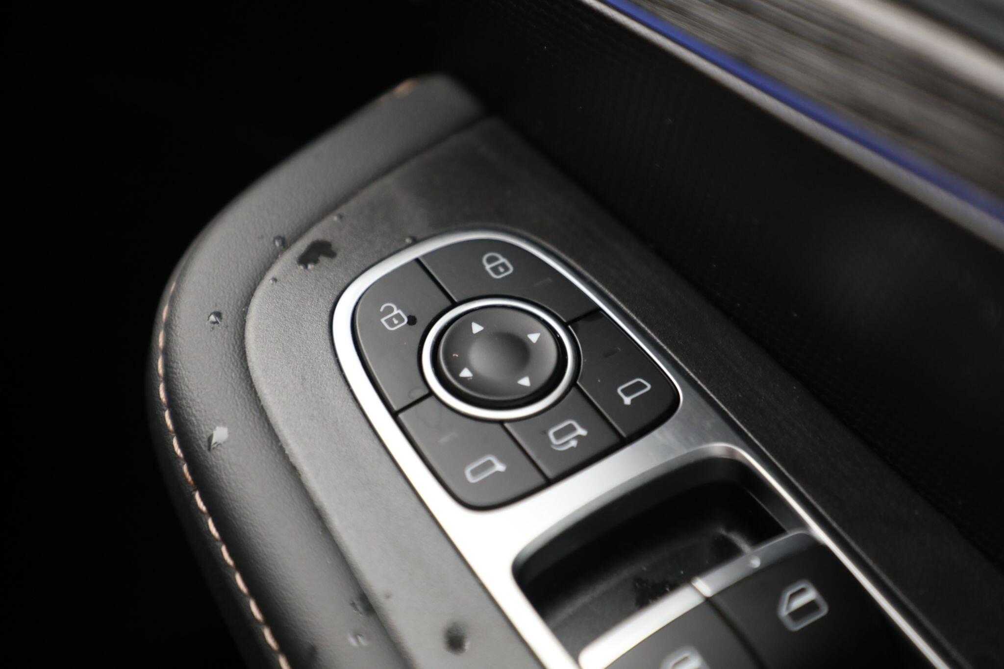 Large vehicle image